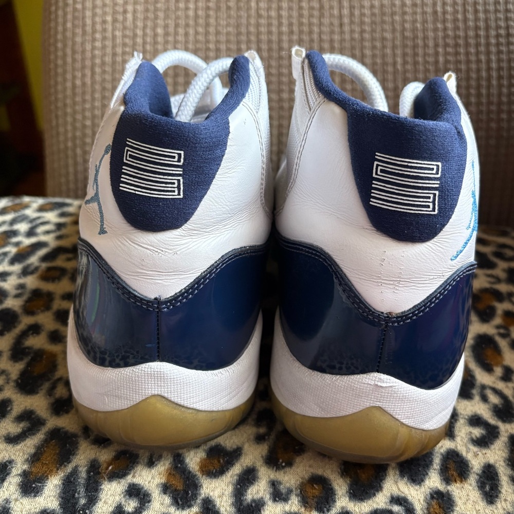 Air Jordan 11 Retro UNC Win Like 82 Size 11.5 Blue White - Picture 2 of 7